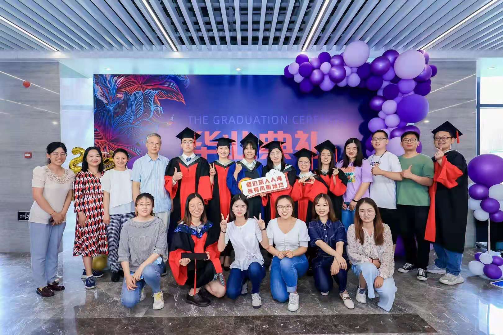 2021-6-25 恭喜游青、江妹、王梦婷、李诗琪、王嘉莉同学毕业！